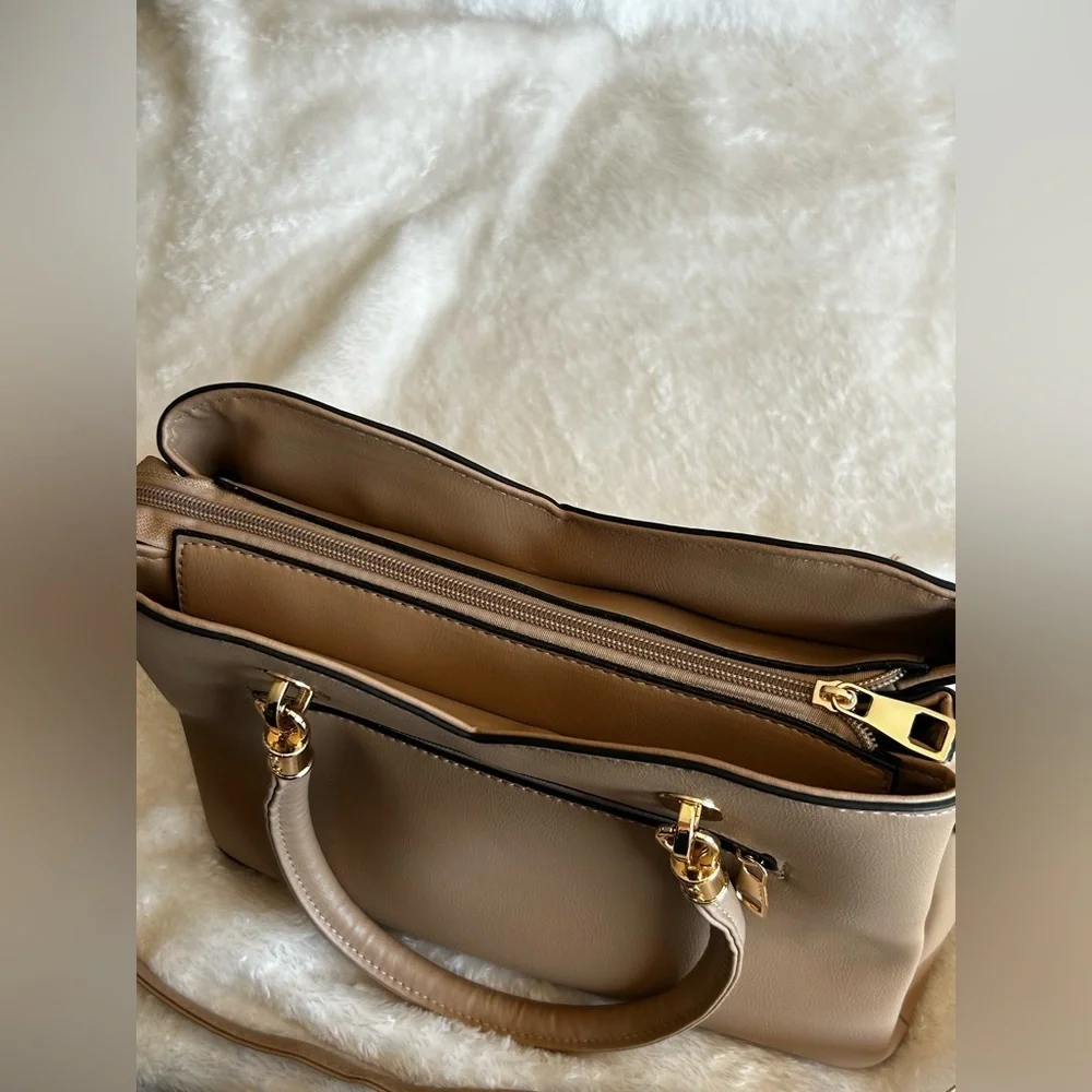 SiMYEER White And Tan Satchel